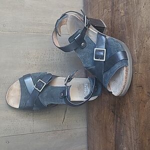 Dansko Sandals Women's sz 38/7.5US Dominique Black Suede Chunky Heel Sandals